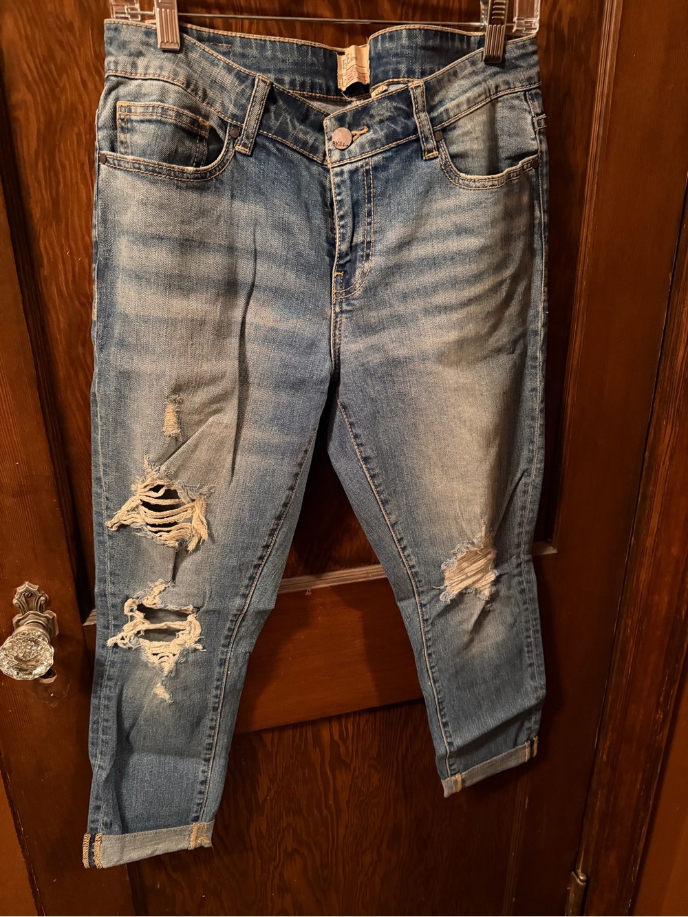 BKE Women's Light Blue Ripped Cropped Jeans